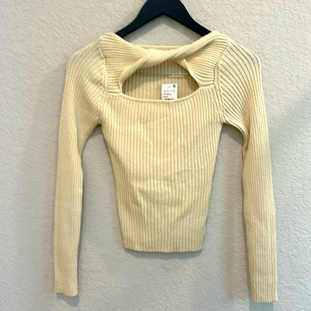 Astr cross neck sweater size XS nwt